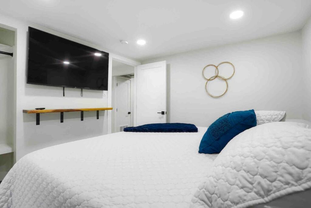Sleeps 16 - 15 Min/Downtown, 10 Min/Medical Center Villa Aurora Dış mekan fotoğraf