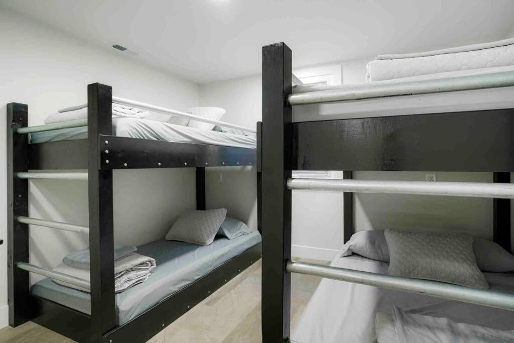 Sleeps 16 - 15 Min/Downtown, 10 Min/Medical Center Villa Aurora Dış mekan fotoğraf